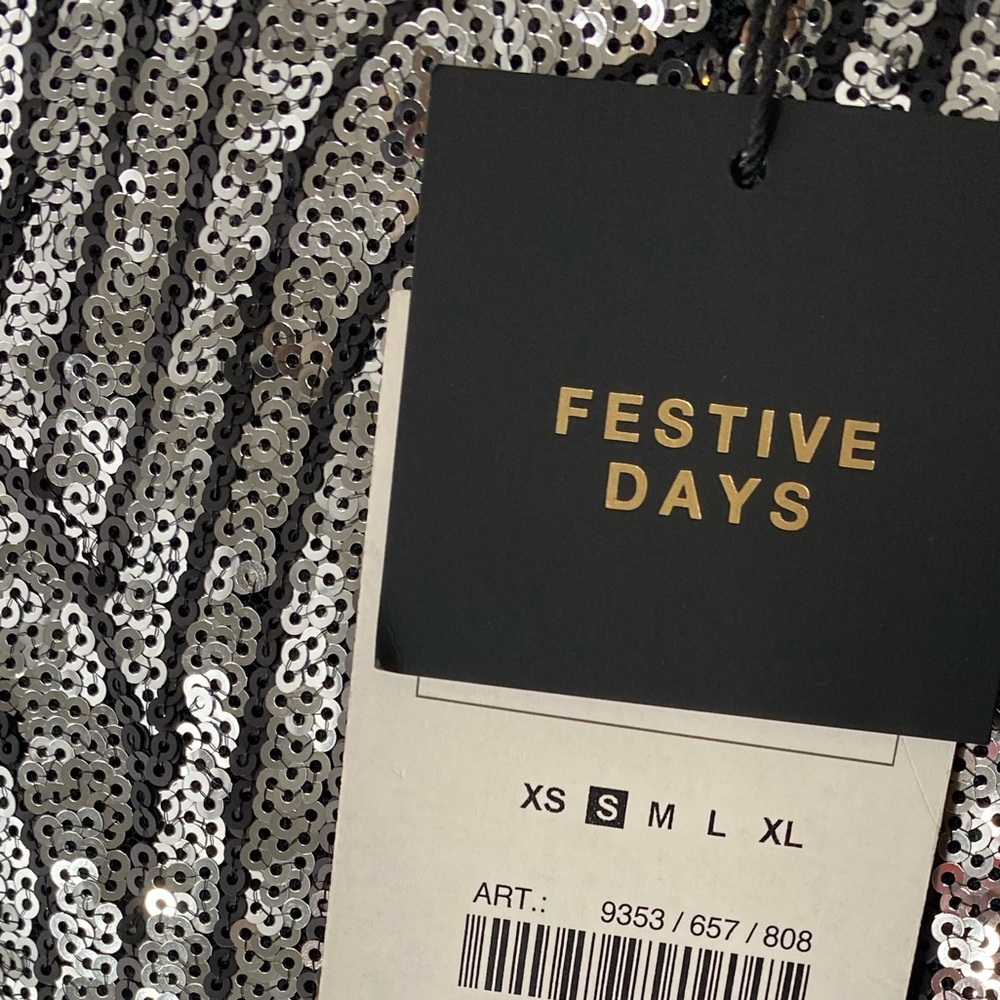 Zara NWT Black and Silver Sequin Shorts with Pockets - Picture 4 of 7